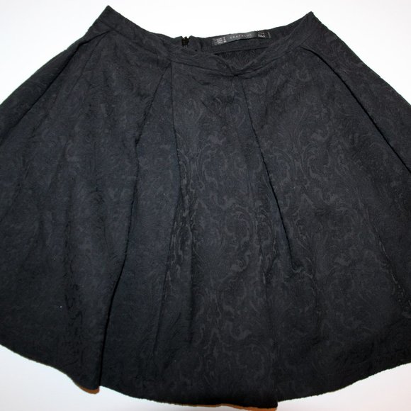 1/2 PRICE MARKDOWN! Zara Trafaluc Pleated Jacquard Miniskirt Size S - Picture 1 of 4